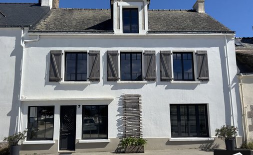 House in Le Tour-du-Parc, Brittany, France 1