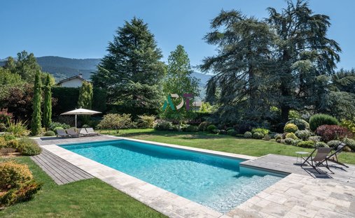 Estate in Saint-Martin-d'Uriage, Auvergne-Rhône-Alpes, France 1