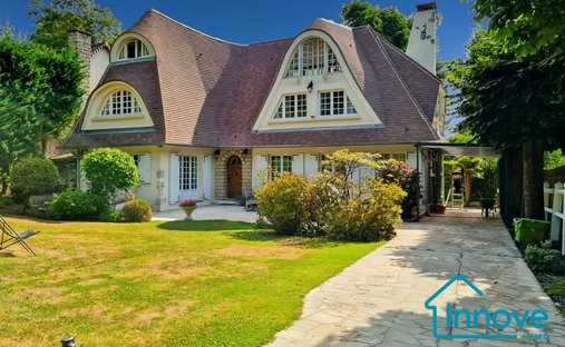 Casa en Bourg-La Feuillaume Nord, La Celle-Saint-Cloud, Francia 1