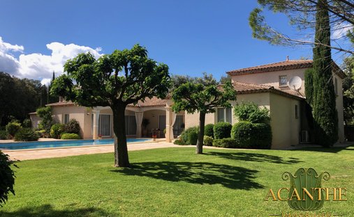 Villa in Centre Ville, Castries, France 1