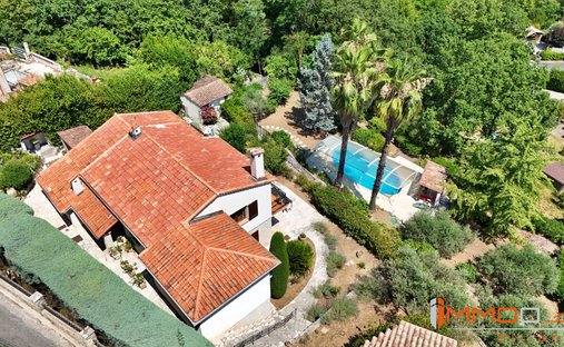 Villa in Châteauneuf-Grasse, Provence-Alpes-Côte d'Azur, France 1