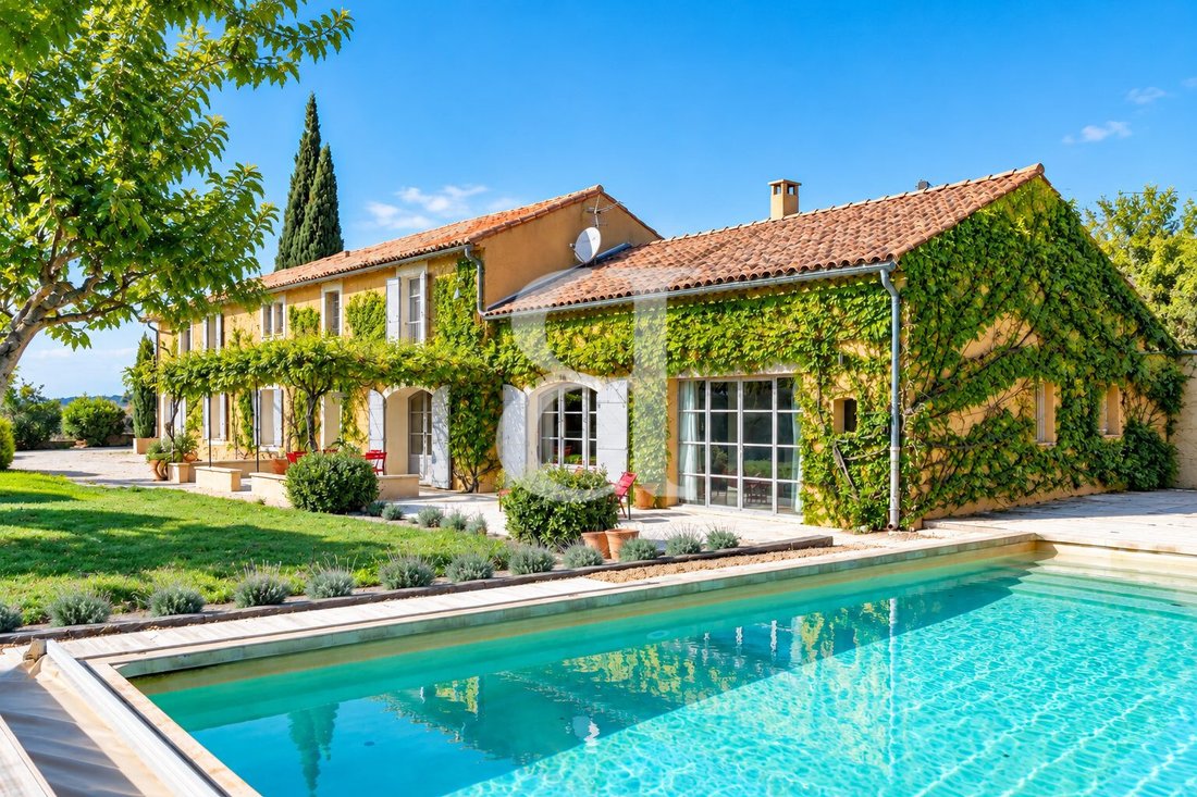 Country House in Violes, Provence-Alpes-Côte d'Azur, France 1 - 17378023