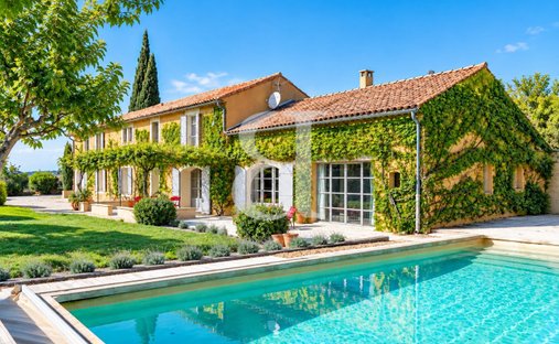 Country House in Violes, Provence-Alpes-Côte d'Azur, France 1