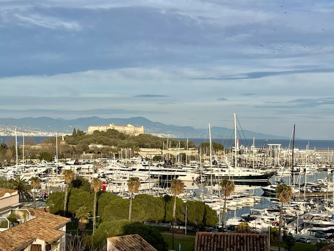 Apartment in Les Cougoulins-Rastines, Antibes, France 1 - 17315256