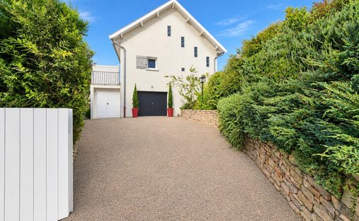 Maison à Est, Montluel, France 1
