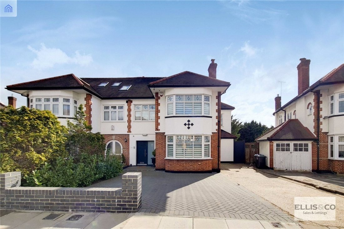 House in Southgate, Enfield, England 1 - 18837171