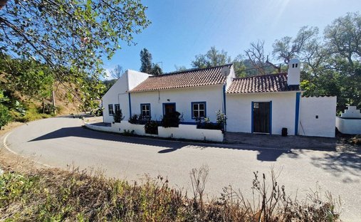 Corps de ferme à Monchique, Algarve, Portugal 1