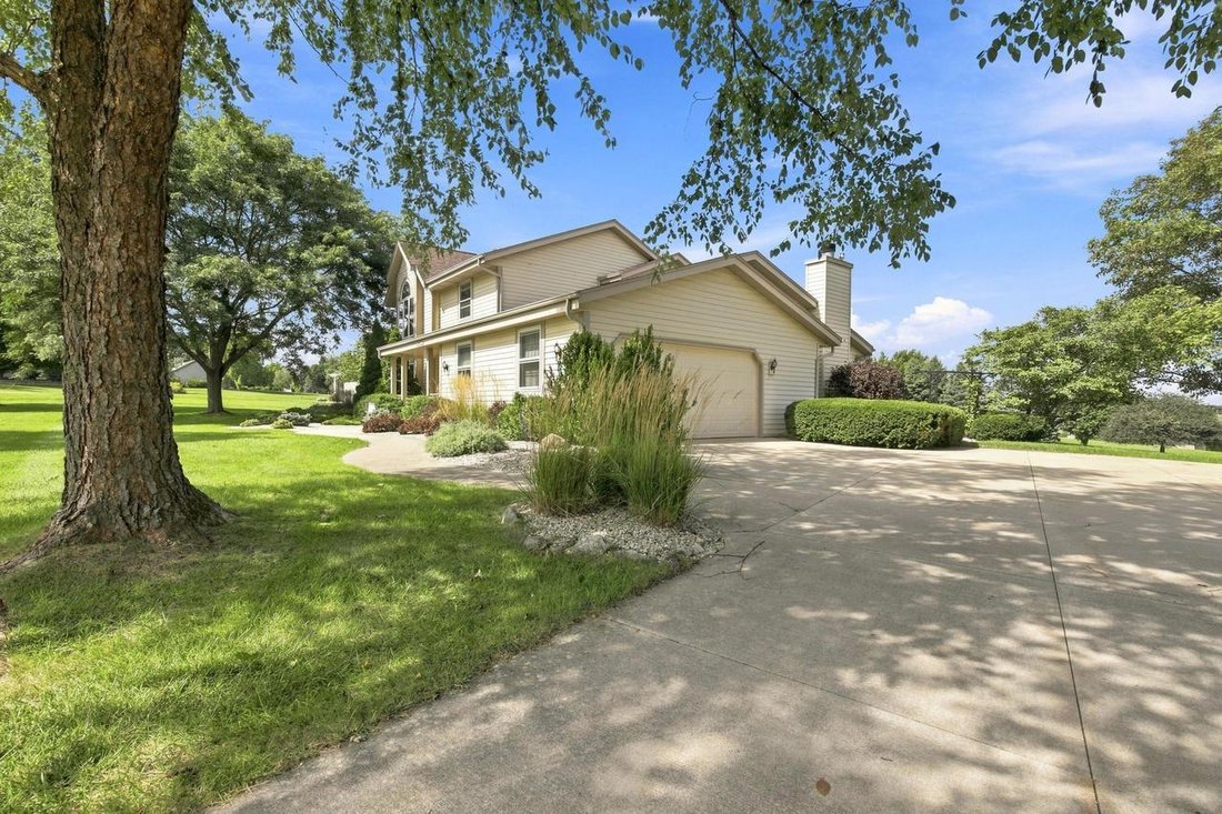 House in Pewaukee, Wisconsin, United States 5 - 18836576