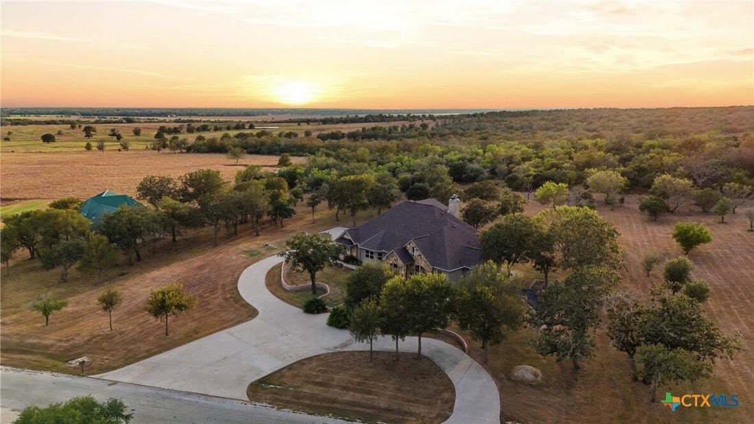 House in Gonzales, Texas, United States 2 - 18836573
