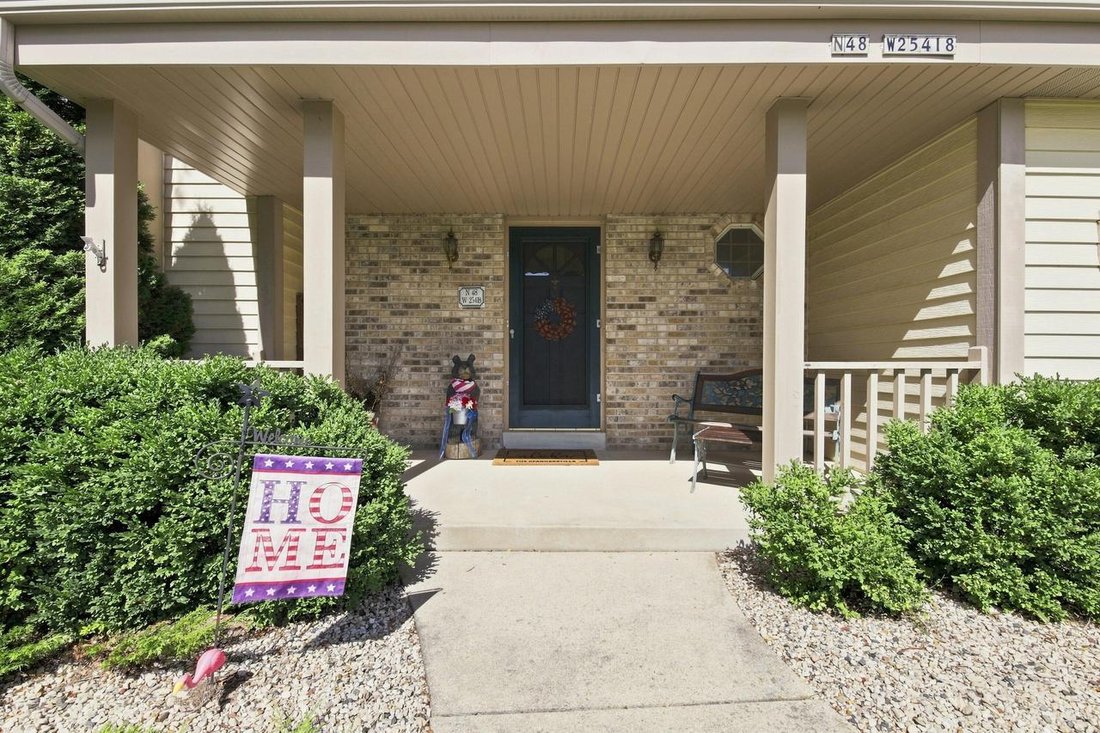 House in Pewaukee, Wisconsin, United States 3 - 18836576