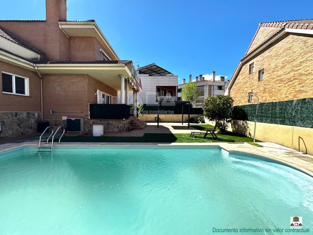 Villa a Villanueva de la Cañada, Madrid, Spagna 3 - 18836575