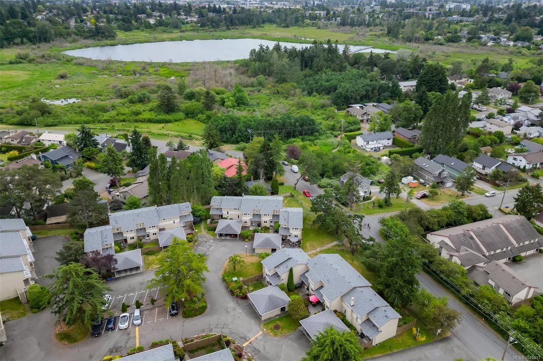 Townhouse en Saanich, Columbia Británica, Canadá 1 - 18837616