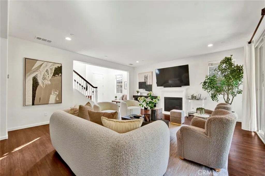 House in Azusa, California, United States 4 - 18837054