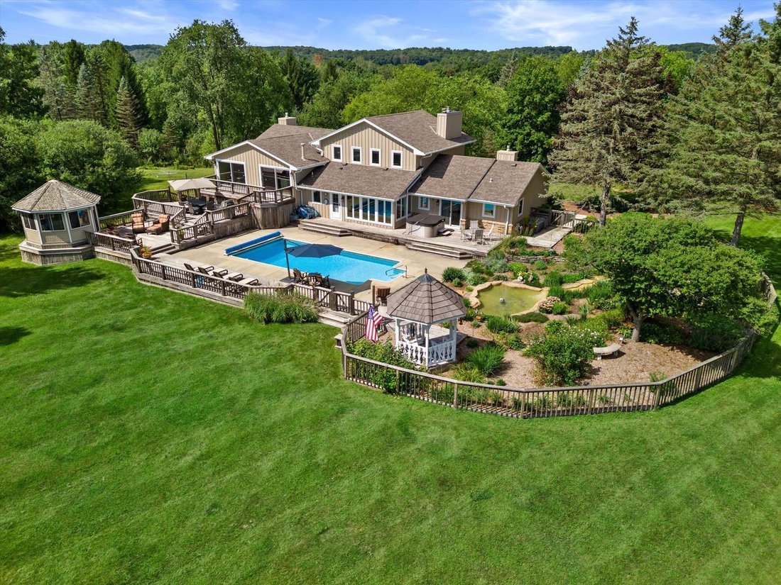 House in Hartland, Wisconsin, United States 1 - 18836579