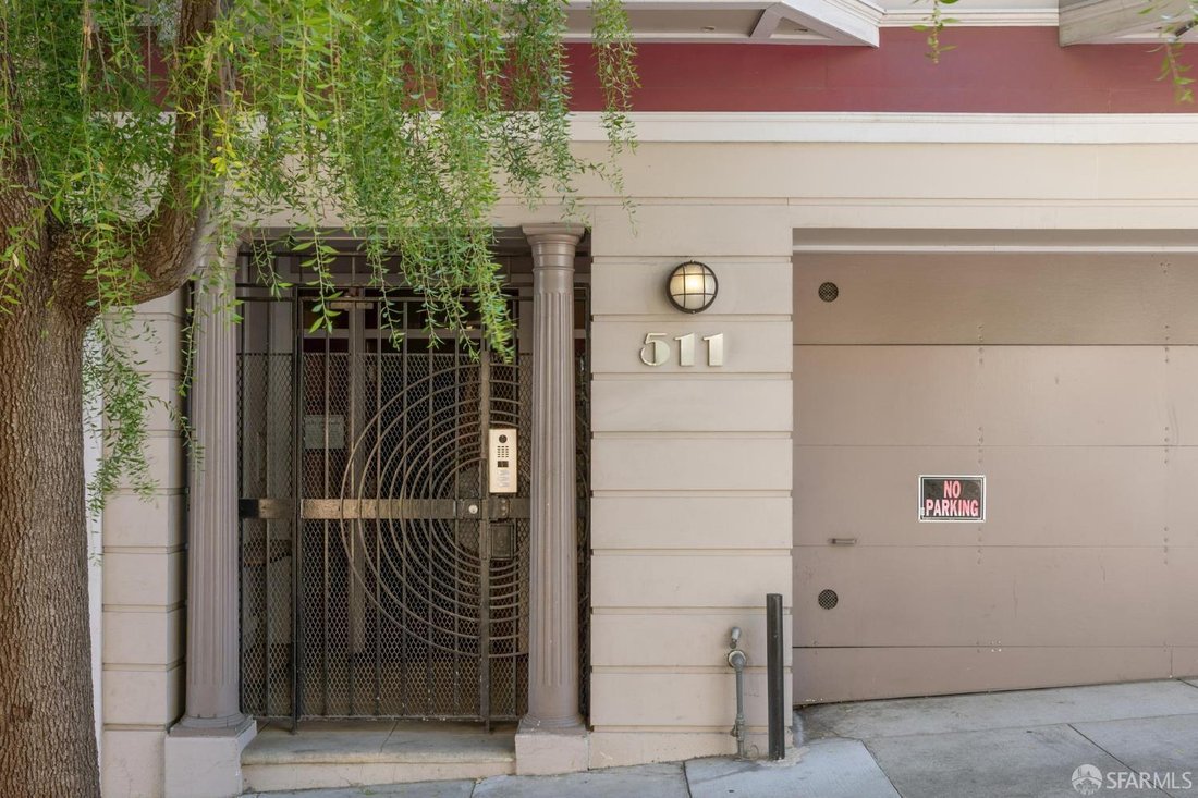 Condo in San Francisco, California, United States 2 - 18836376