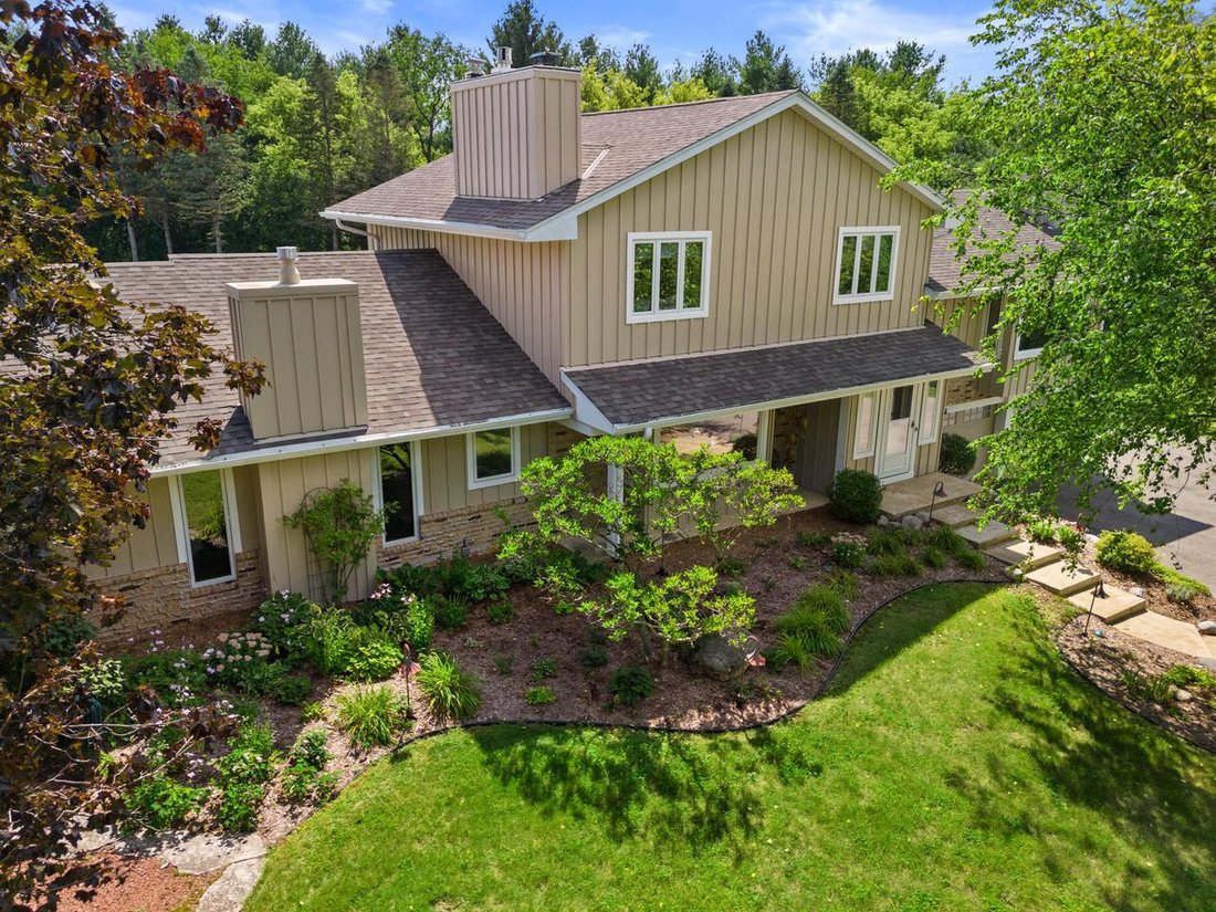 House in Hartland, Wisconsin, United States 2 - 18836579