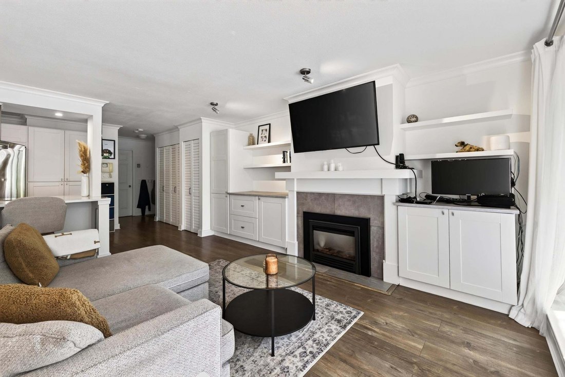 Condo in North Vancouver, British Columbia, Canada 2 - 18837651