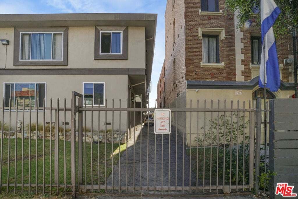 Los Angeles, California, United States 3 - 18836748
