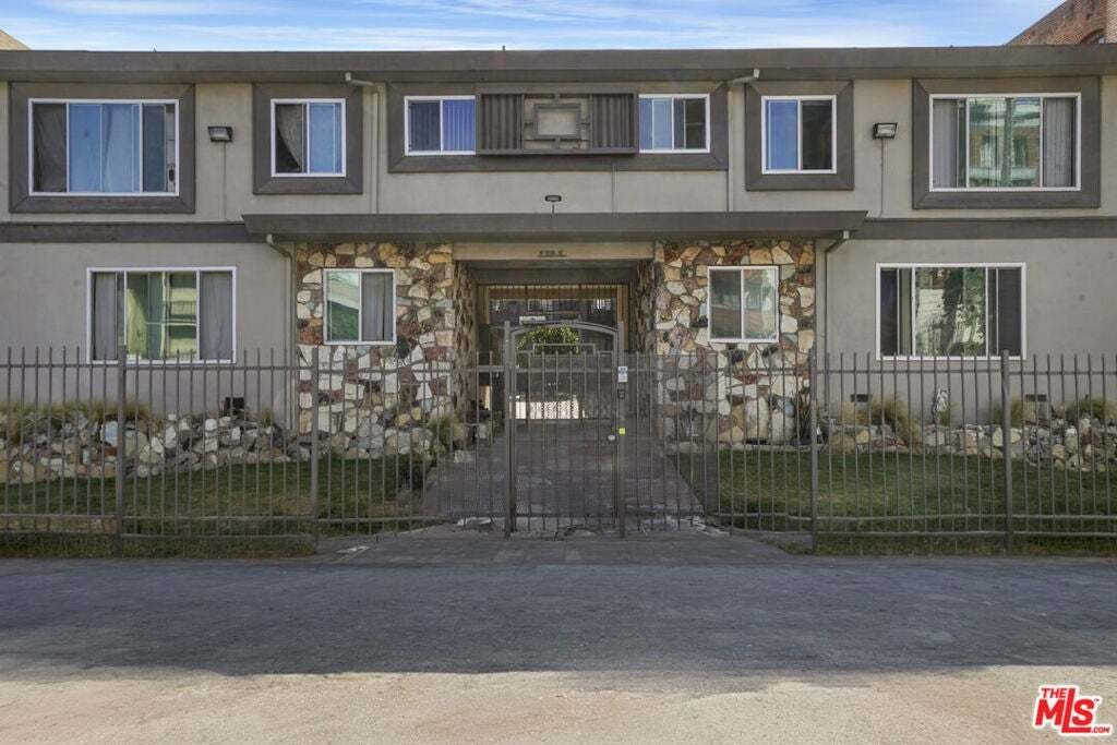 Los Angeles, California, United States 2 - 18836748