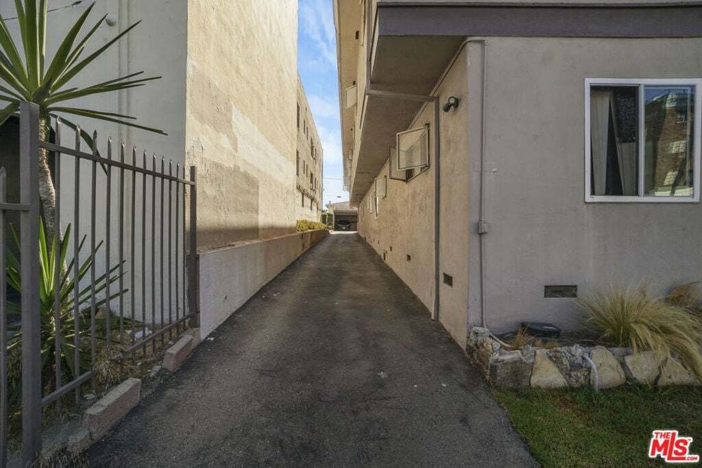 Los Angeles, California, United States 5 - 18836748