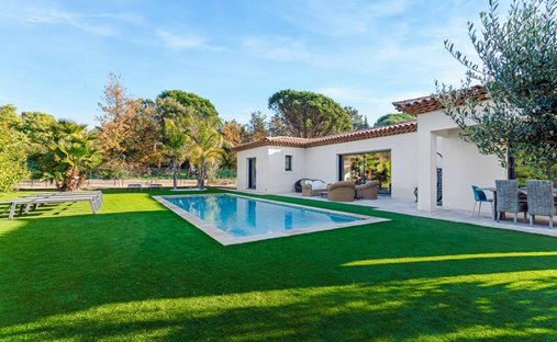 Villa in Le Plan-de-la-Tour, Provence-Alpes-Côte d'Azur, France 1