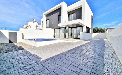 House in Empuriabrava, Catalonia, Spain 1
