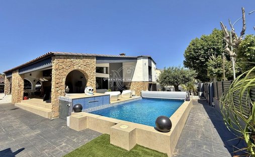 Villa in Empuriabrava, Catalonia, Spain 1
