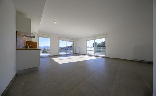 Appartamento a Divonne-les-Bains, Auvergne-Rodano-Alpi, Francia 1