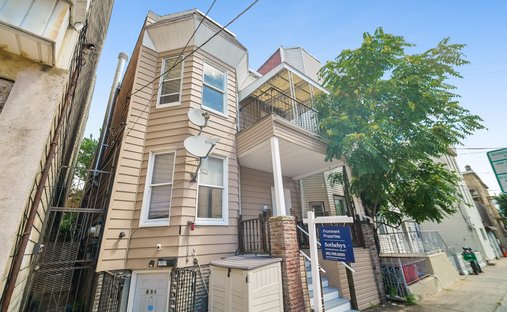 House in Union City, New Jersey, United States 1