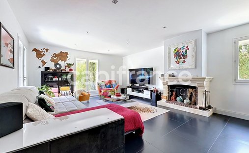 House in Saint-Cyr-sur-Loire, Centre-Val de Loire, France 1