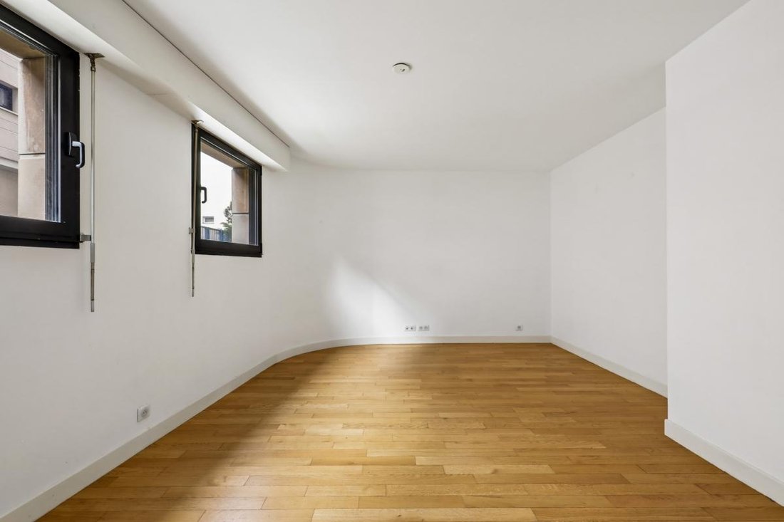 Apartment in Buttes Chaumont, Paris 19e Arrondissement, Paris 2 - 18841146