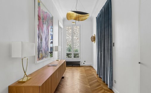 Apartment in Saint Philippe du Roule, Paris 8e Arrondissement, Paris 1