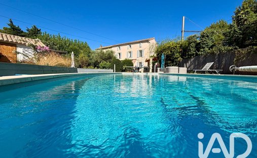 Haus in Saint-Saturnin-lès-Avignon, Provence-Alpes-Côte d'Azur, Frankreich 1