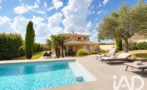 House in Est, Dardilly, France 1