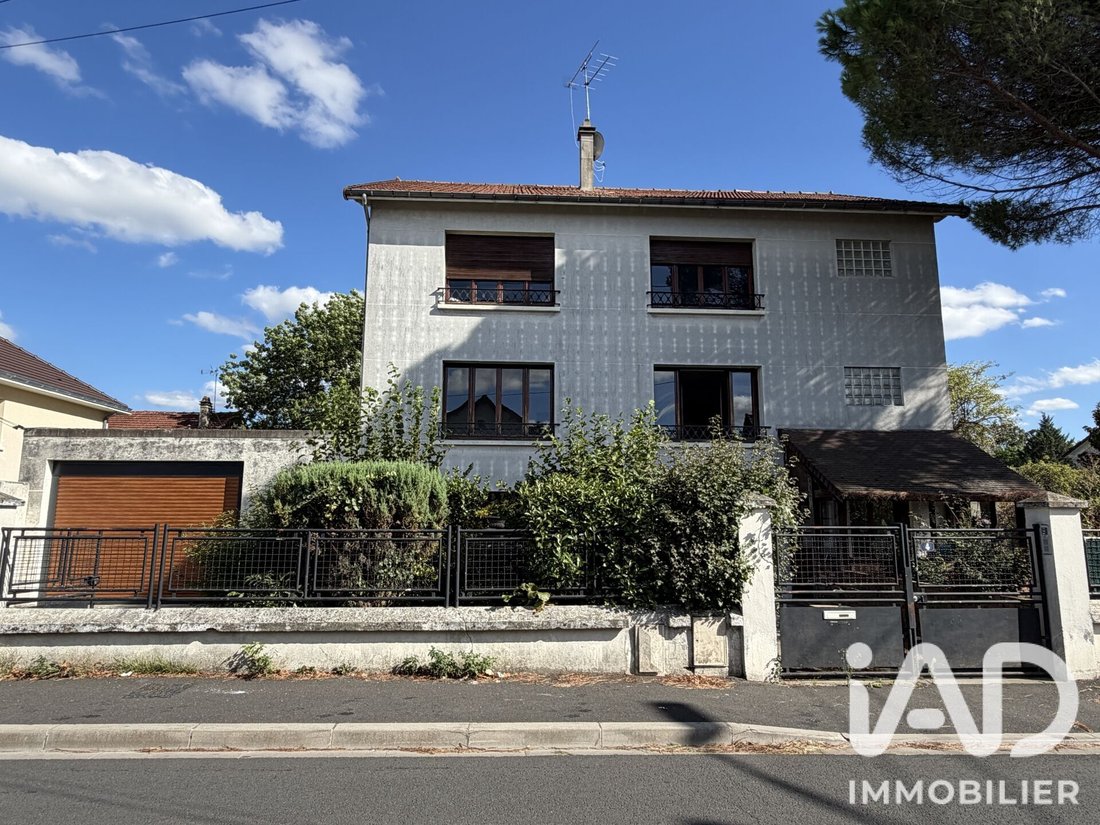 House in Champigny-sur-Marne, Ile-de-France, France 1 - 18843447