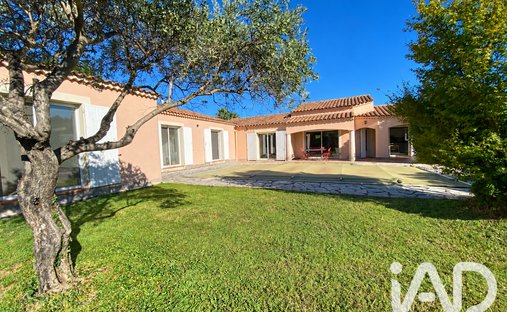 House in Nord et Ouest, Eyguières, France 1