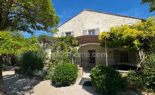 House in Saint-Rémy-de-Provence, Provence-Alpes-Côte d'Azur, France 1