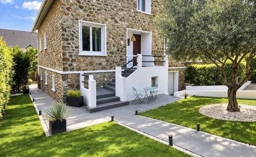 House in Le Plateau Pyramide, Athis-Mons, France 1