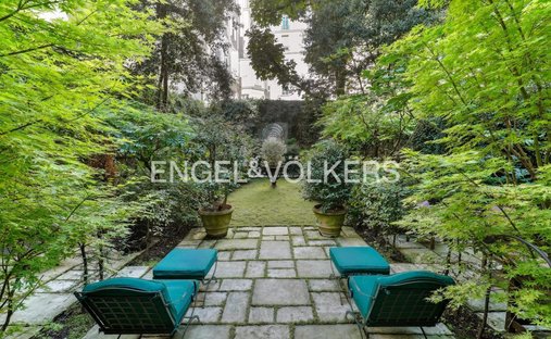 Apartment in Saint Philippe du Roule, Paris 8e Arrondissement, Paris 1