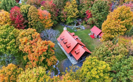 Maison à Sainte-Anne-des-Lacs, Québec, Canada 1