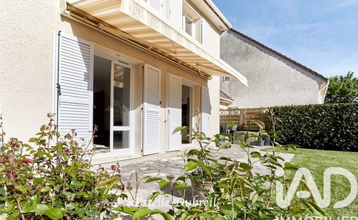 House in Montigny-le-Bretonneux, Ile-de-France, France 1