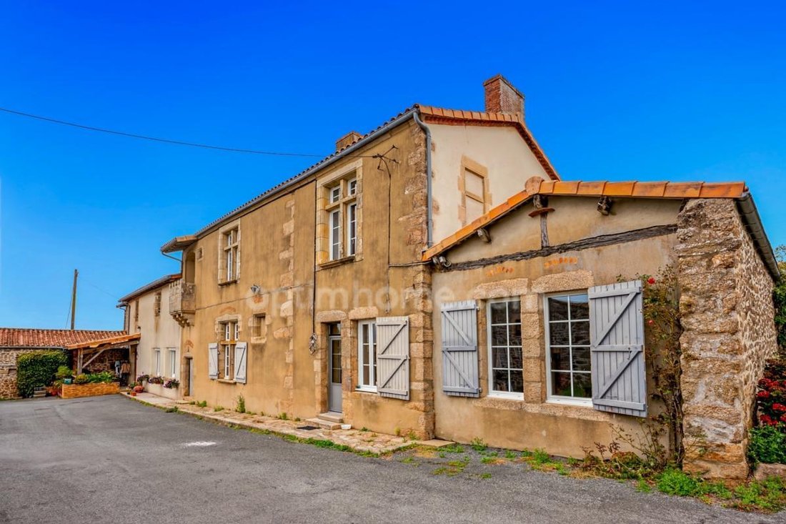 Maison à Libération, Cholet, France 1 - 18840696