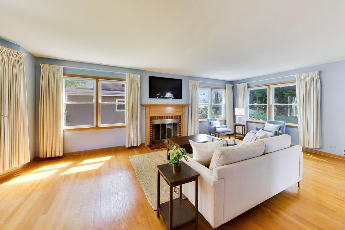 House in Arlington Heights, Illinois, United States 2 - 18839411