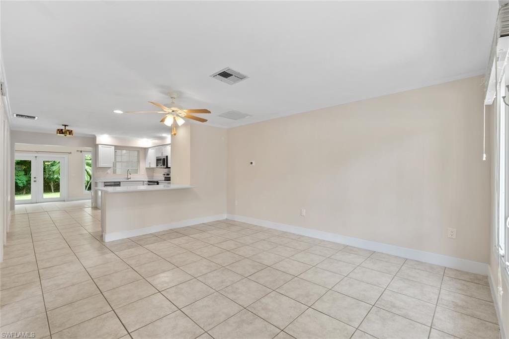 Naples, Florida, United States 3 - 18840673