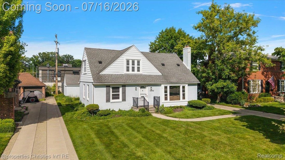 House in Huntington Woods, Michigan, United States 2 - 18839222