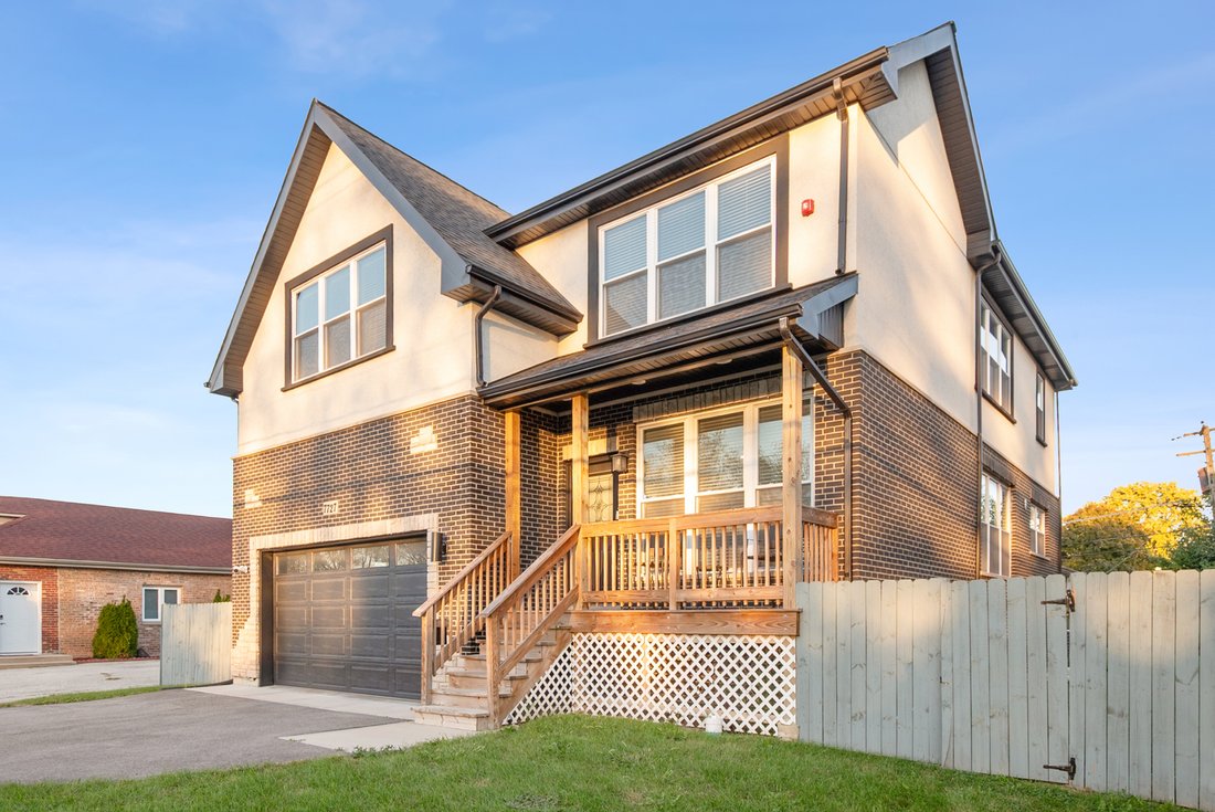 House in Bridgeview, Illinois, United States 3 - 18839901