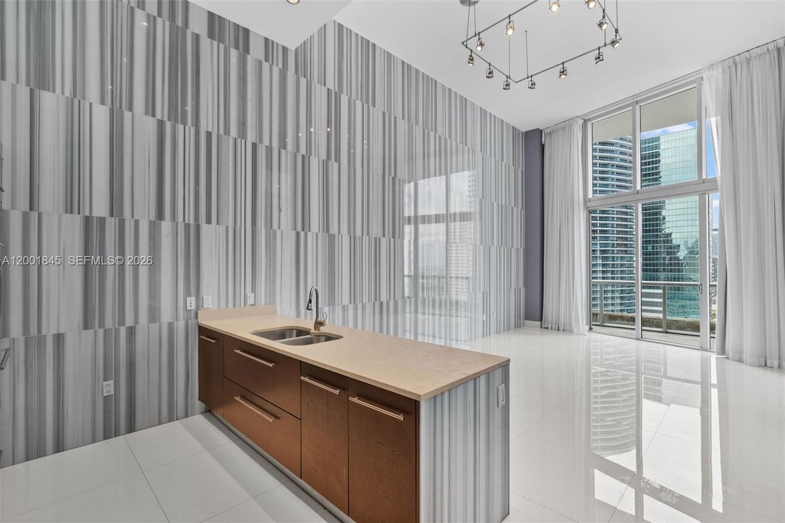 Condo in Miami, Florida, United States 1 - 18840197