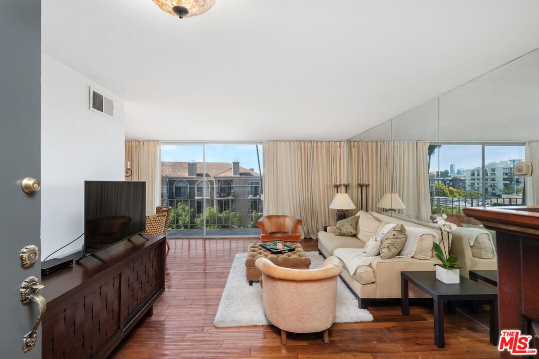 Condo in West Hollywood, California, United States 3 - 18838982