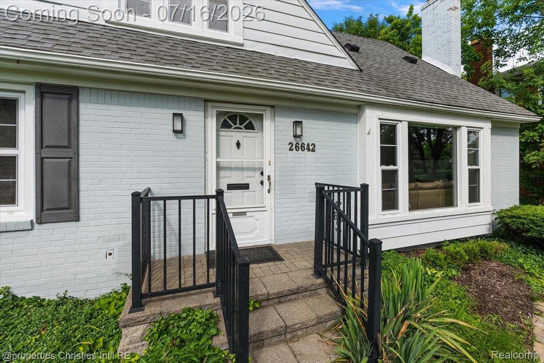 House in Huntington Woods, Michigan, United States 4 - 18839222