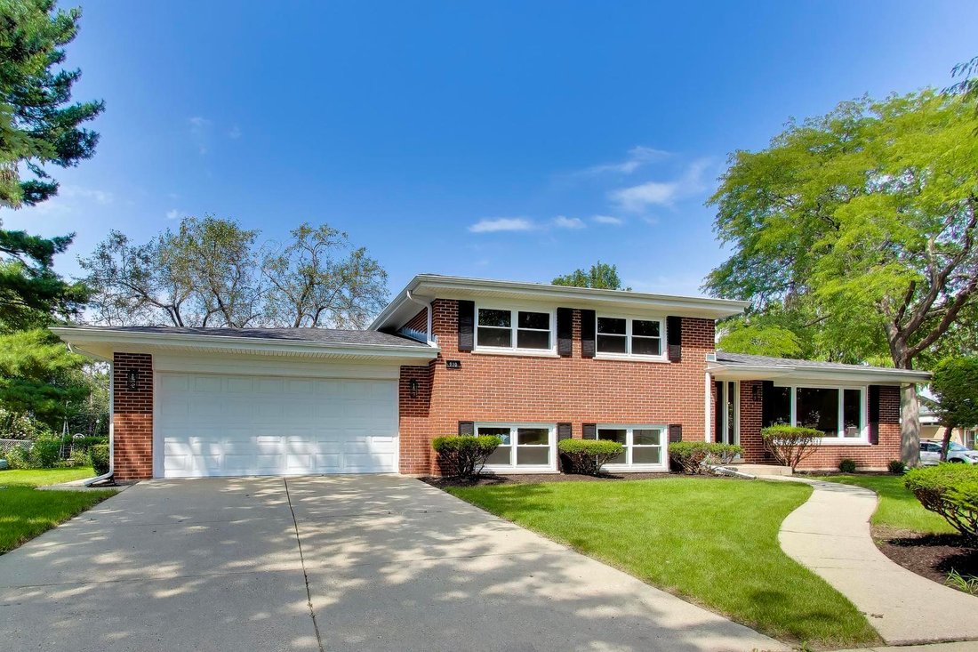 House in Arlington Heights, Illinois, United States 2 - 18839696